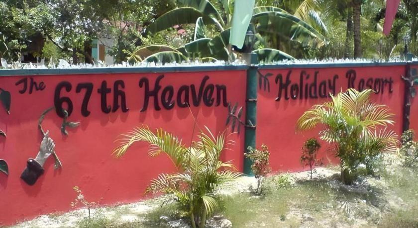 67Th Heaven Holiday Resort Lucbuan Exterior photo